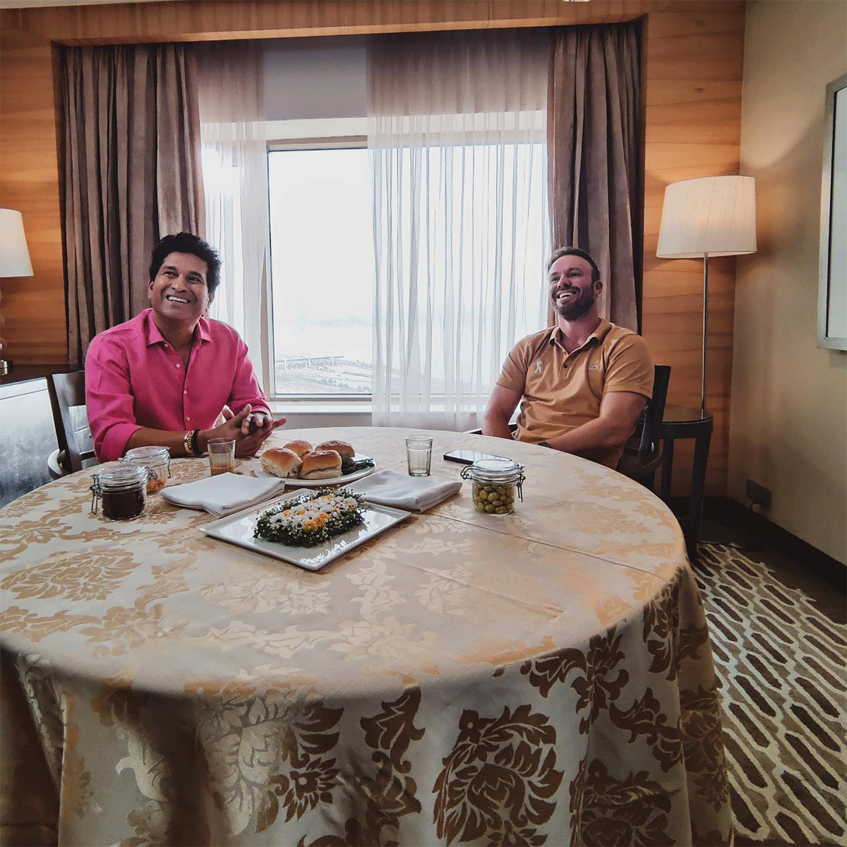 Sachin Tendulkar meets A B de Villiers