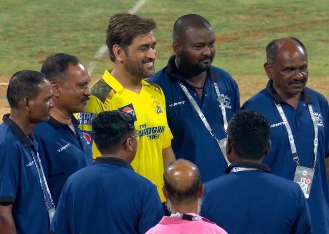 dhoni popularity