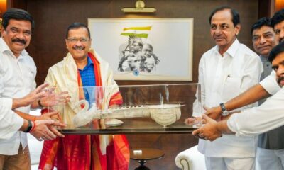 Kejriwal meets Telangana CM K Chandrasekhar Rao in Hyderabad