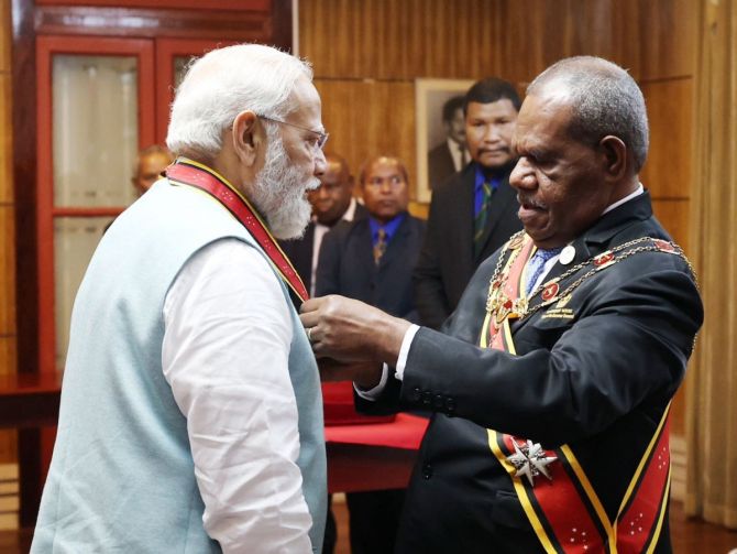 pm modi Papua New Guinea Governor