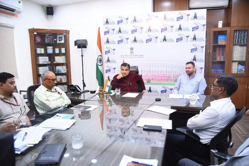 Tejashwi Yadav meets Nitin Gadkari