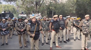 Central Delhi witnesses traffic jams following protests by AAP, BJP