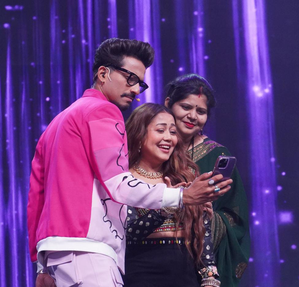 Neha Kakkar teams up with mother of 'Superstar Singer 3' contestant for fun reel on 'Garmi'