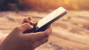 Experts urge parents to wean children off social media