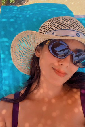 Mira Kapoor's heart lies in the sand