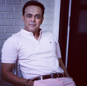 Sumeet Raghavan delights team 'Wagle Ki Duniya'; makes french toast, omelette, burger on set
