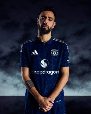 Captain Bruno signs contract extension with Manchester United until 2027