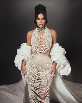 Kim Kardashian confirms her relationship status, ‘Officially Single Again’